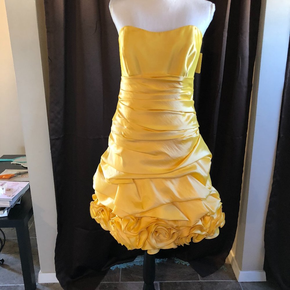 Short Homecoming Dress size 10 Yellow